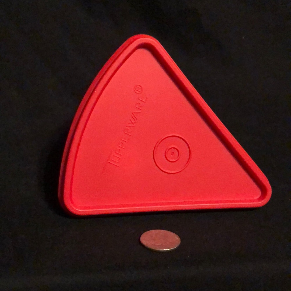 COPY - Tupperware Pie Slice Keeper